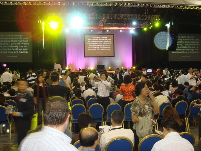 Anthony-Robbins-–-Unlimited-Power-in-Singapore-2007-1