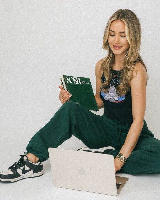 Julia Broome - Content & Social Media Management